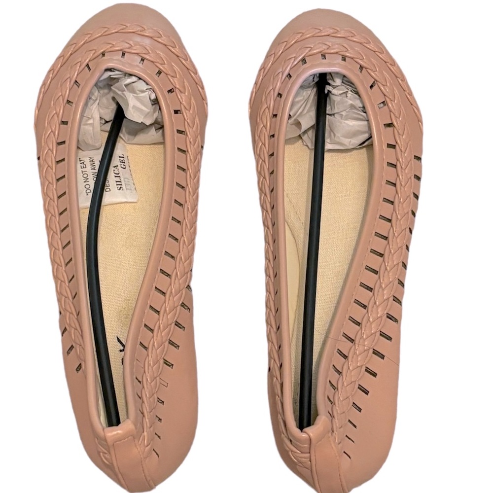 Cinak Women’s Ribbed front nude pink flats size 7